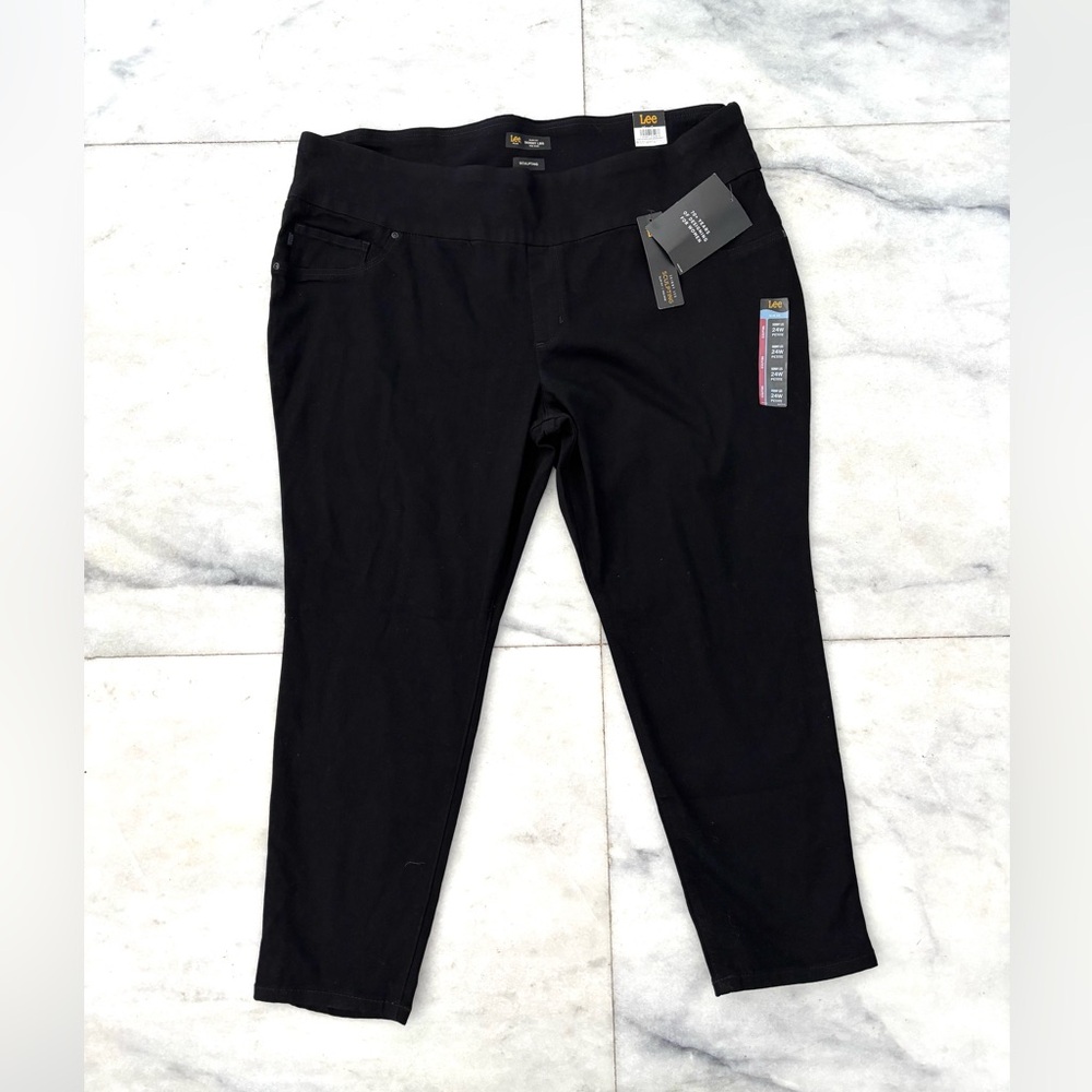 Lee Pants Black Pull On Elastic Waist Slimming Stretch Sculpt 24WP NWT Casual